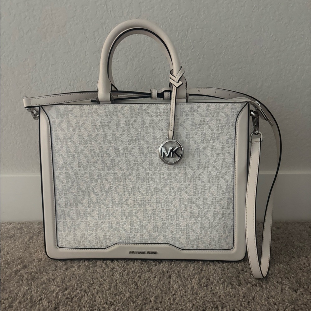 Michael Kors Signature Logo Jessie Large Tote